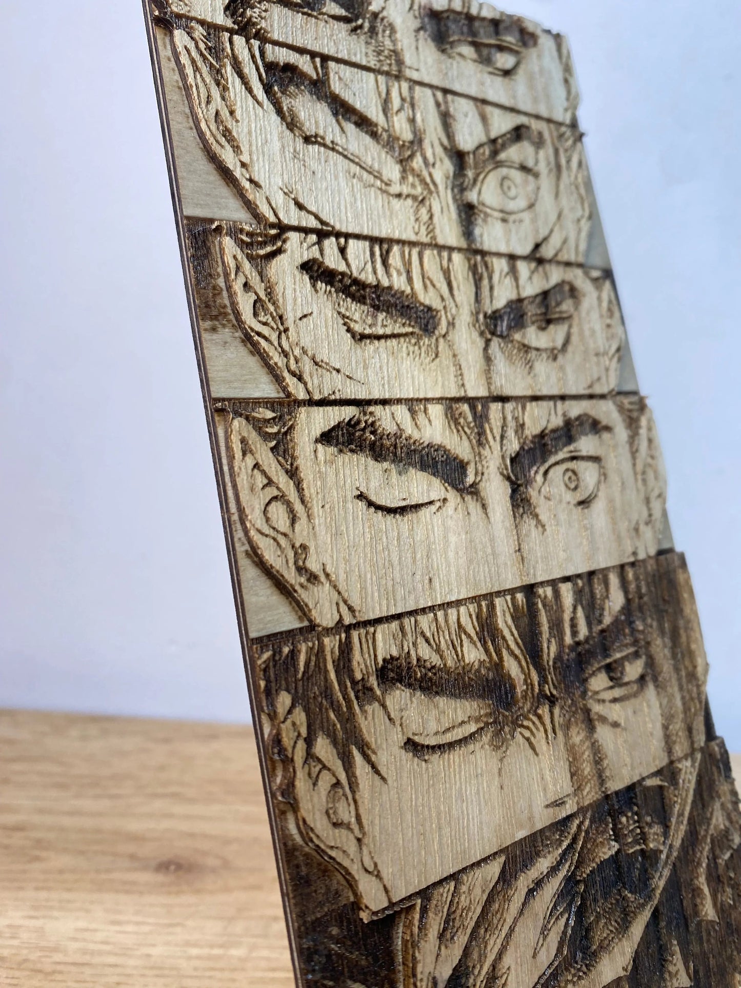 Gravure sur bois berserk – Guts « L’évolution du regard » Bois et Traits